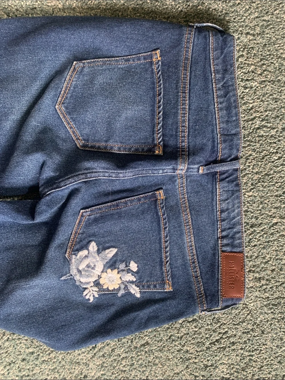 Hollister Women's Skinny Jeans - Dark Blue Wash with Frayed Hem